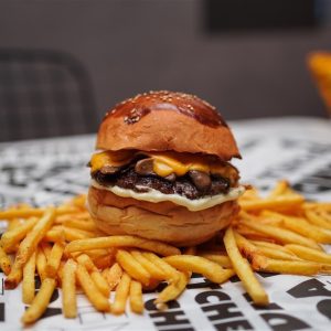 Köz Patlıcanlı Pastırmalı Burger